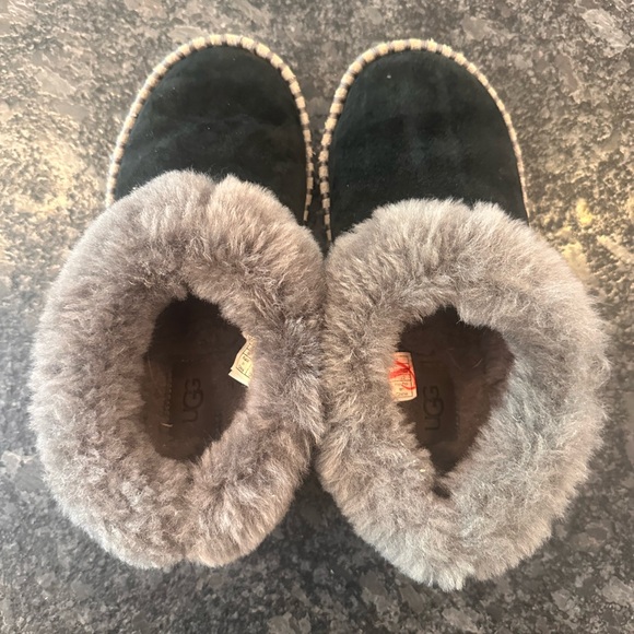 Ugh slippers - Picture 2 of 3